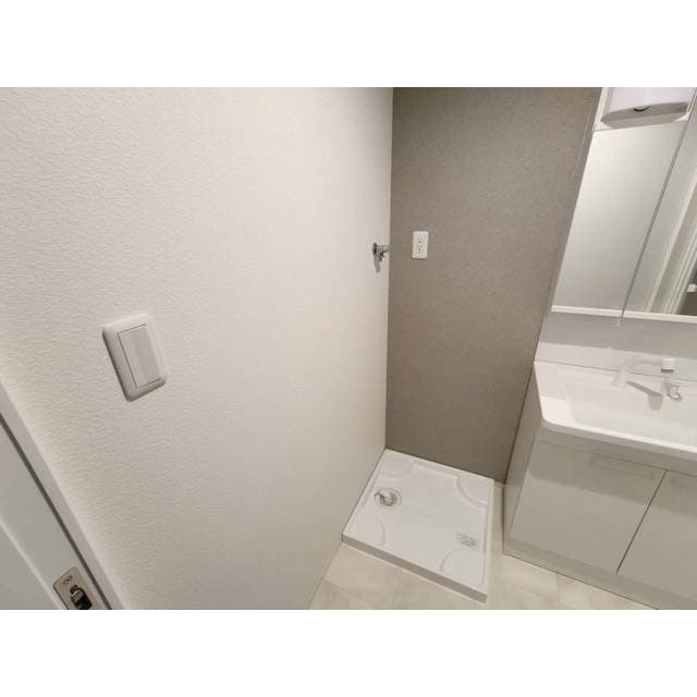 Room image 13