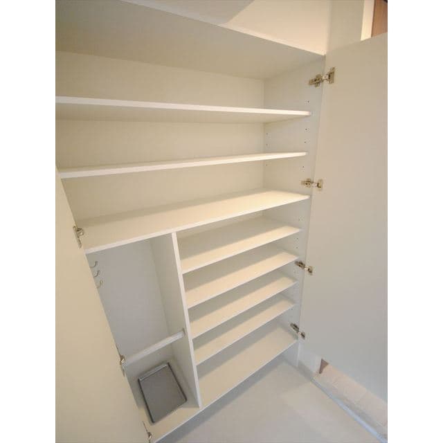 Room image 12