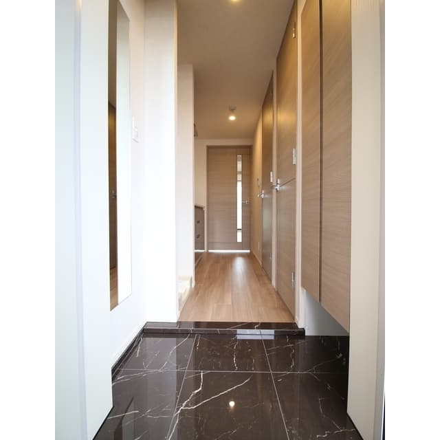 Room image 11