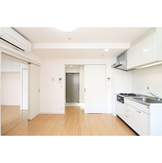 Room image 16