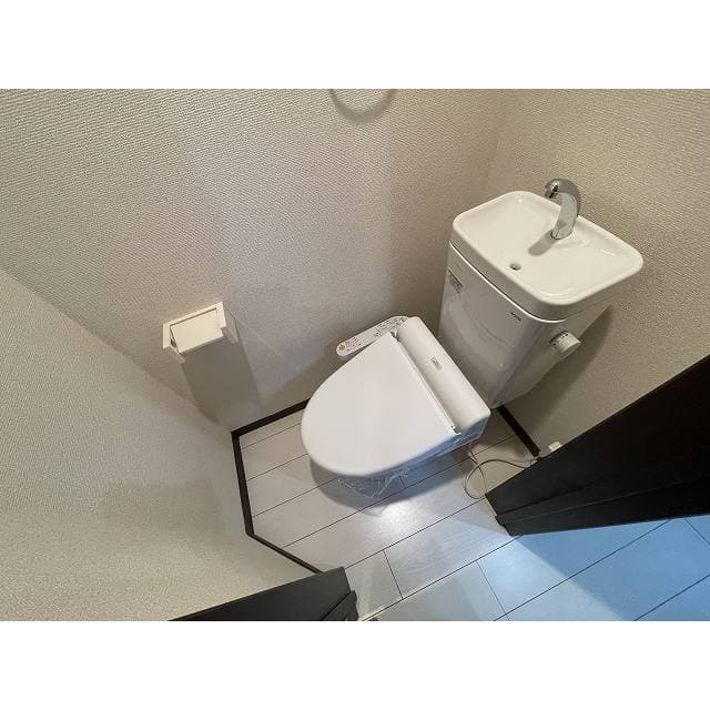 Room image 15