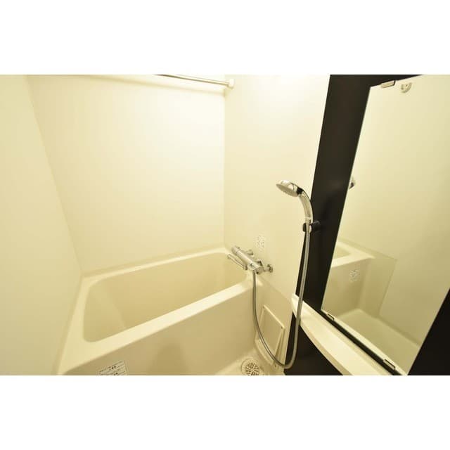 Room image 9
