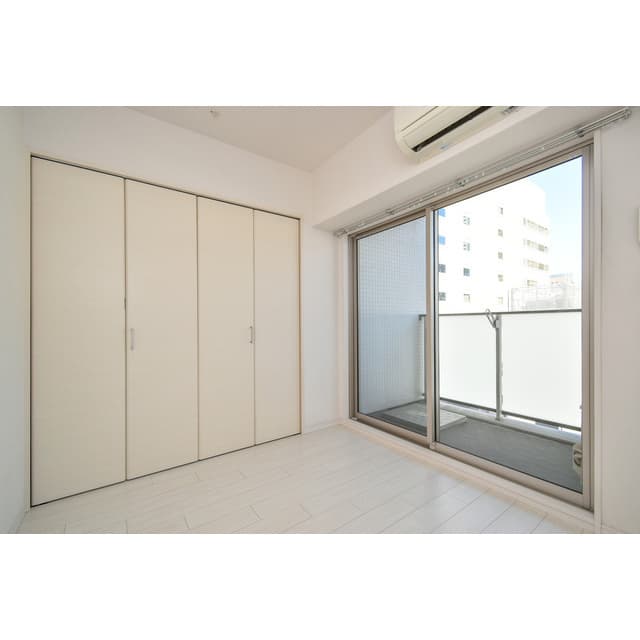 Room image 8