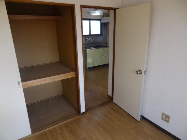 Room image 15