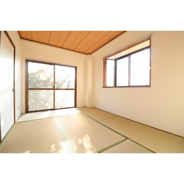 Room image 8