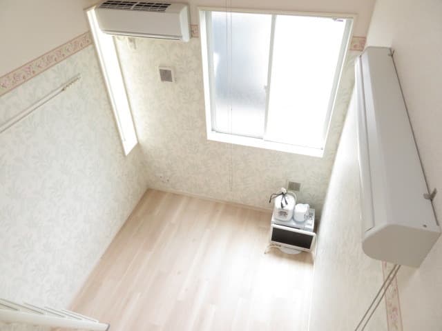 Room image 12