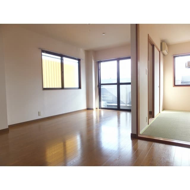 Room image 10
