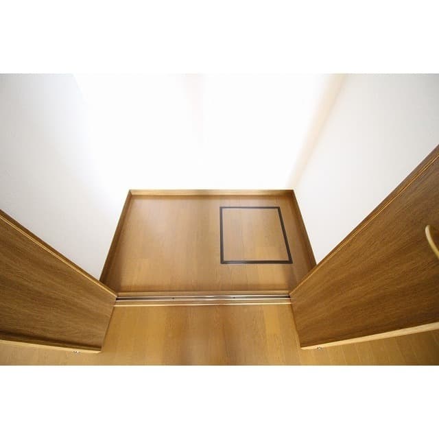 Room image 16