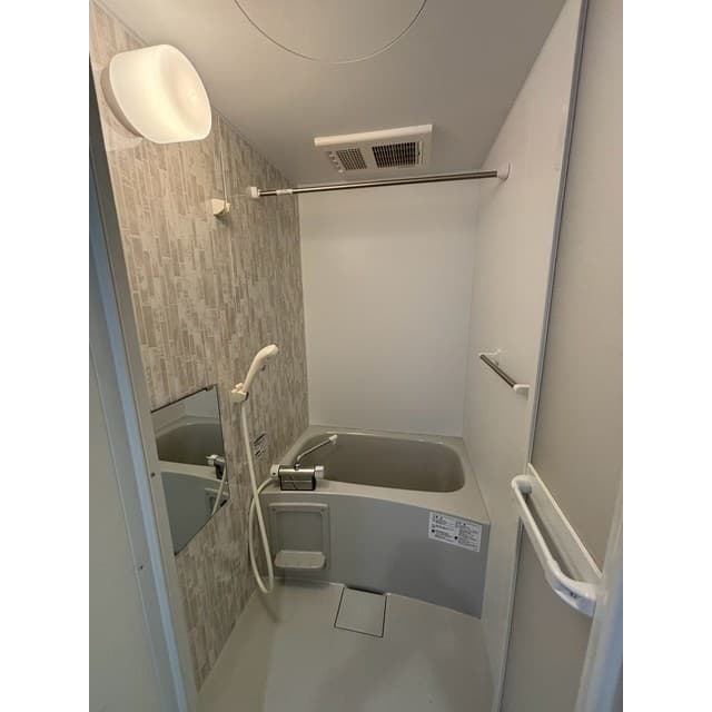 Room image 10