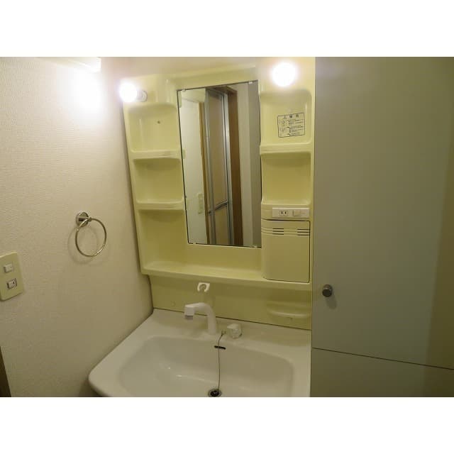 Room image 15