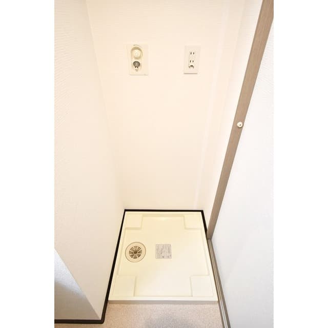 Room image 12