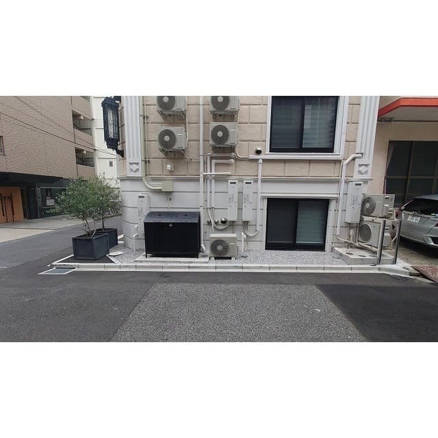 Room image 8