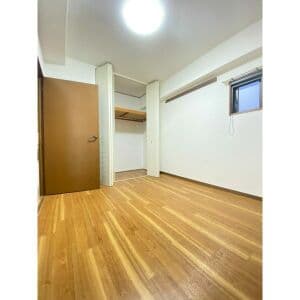 Room image 15