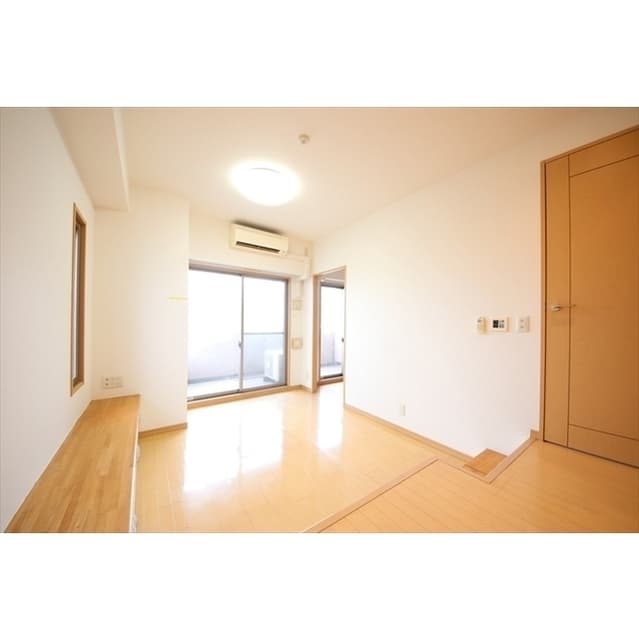 Room image 11