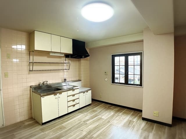 Room image 15