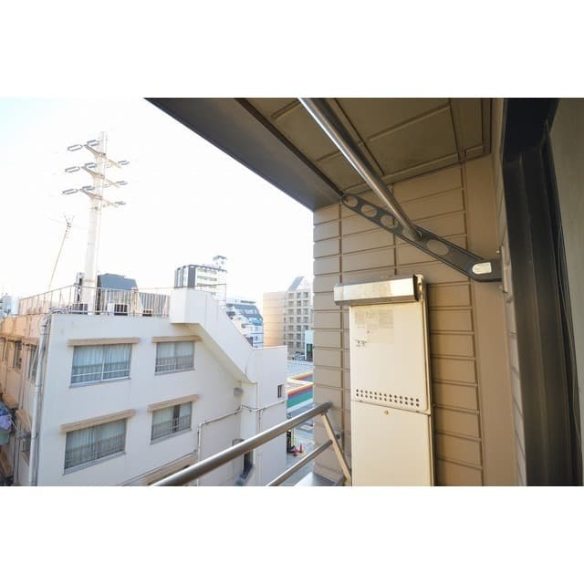 Room image 11