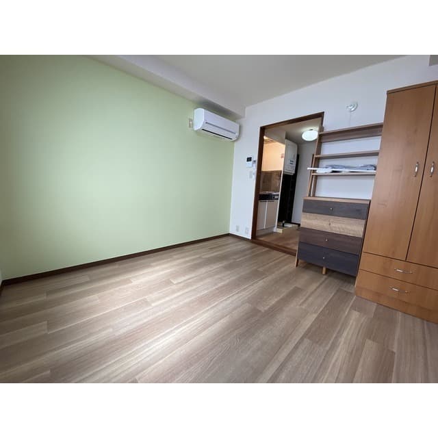 Room image 10