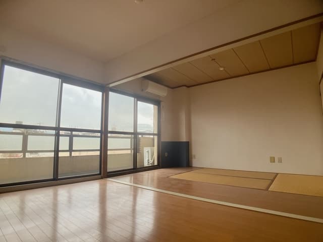 Room image 15
