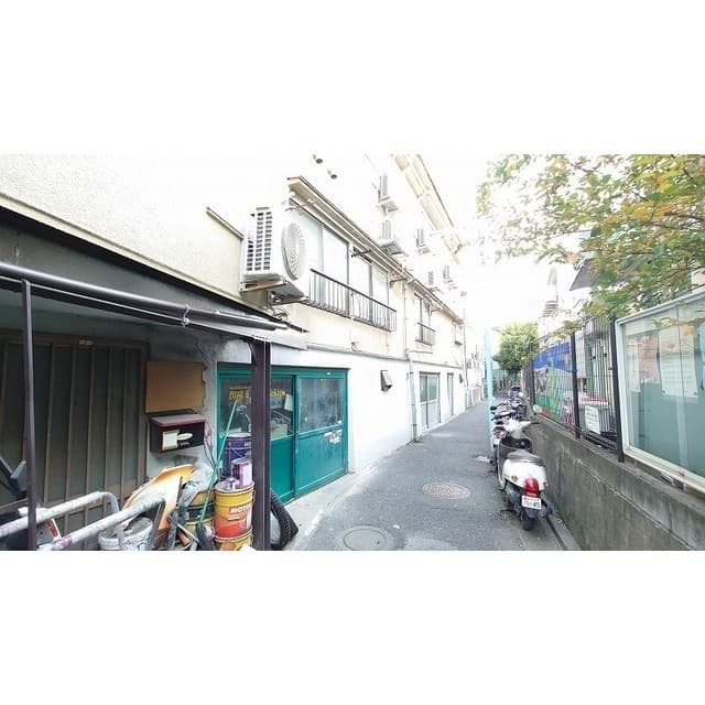 Room image 10