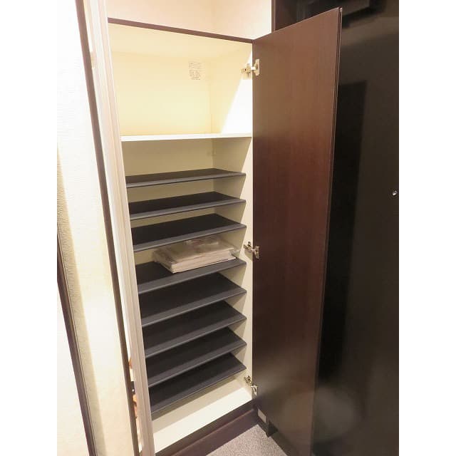 Room image 8