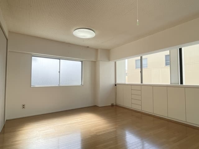 Room image 16