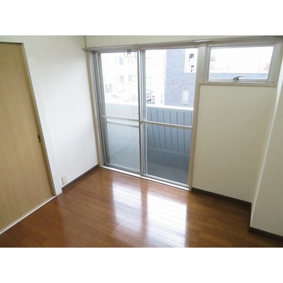 Room image 11