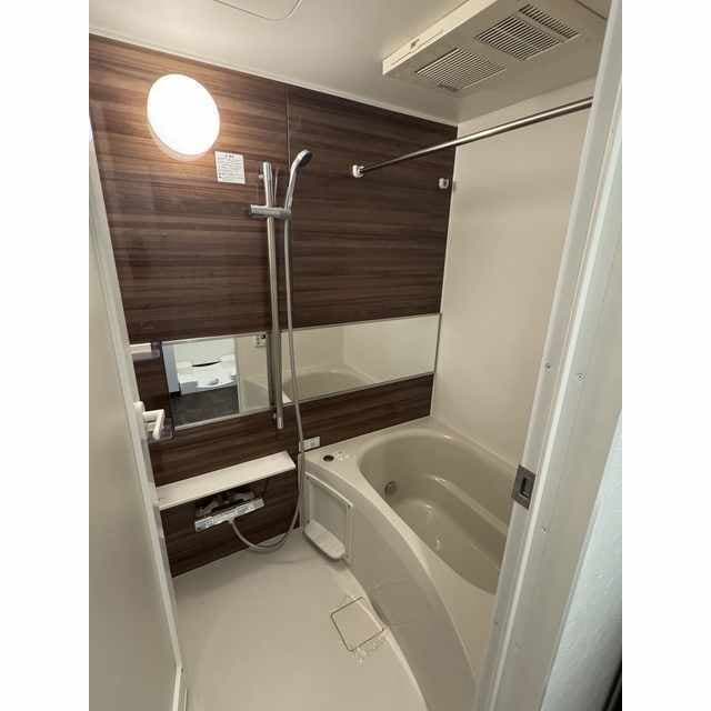 Room image 11