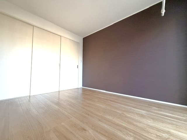 Room image 15