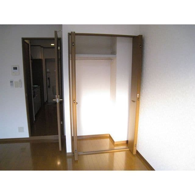 Room image 13