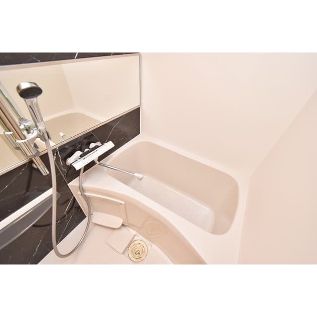 Room image 10