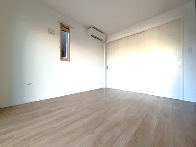 Room image 16
