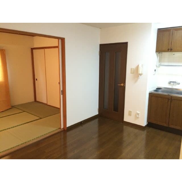 Room image 8