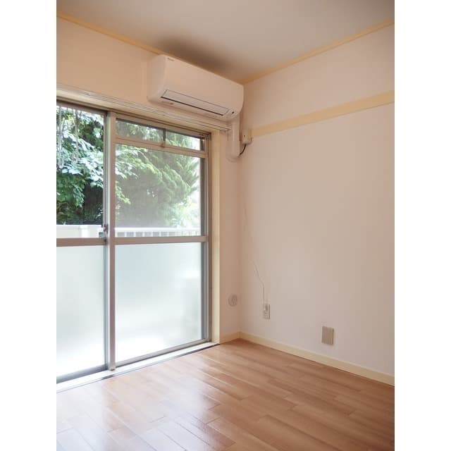 Room image 10