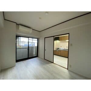 Room image 15