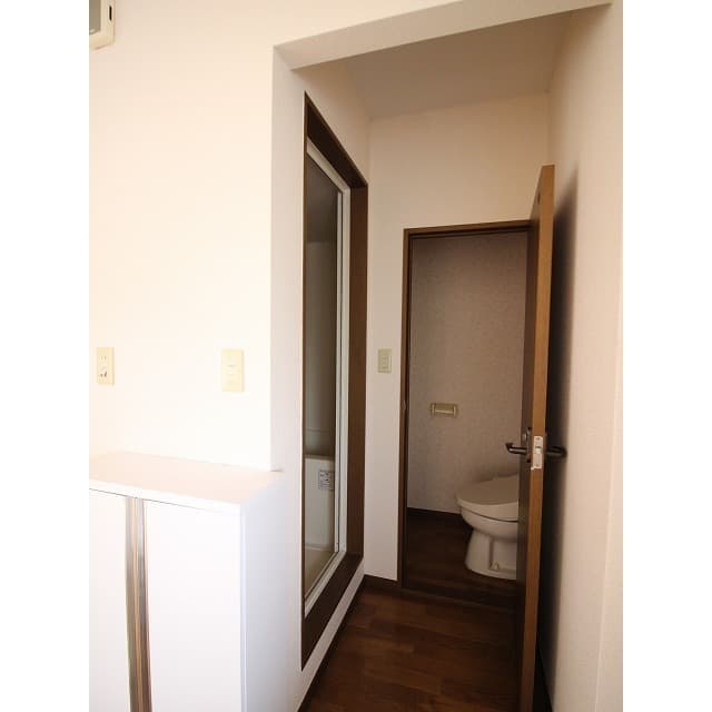Room image 16