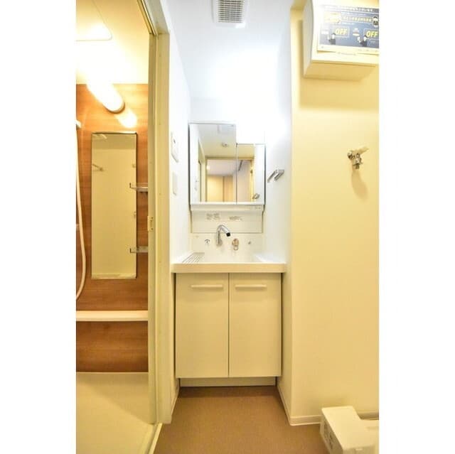 Room image 9