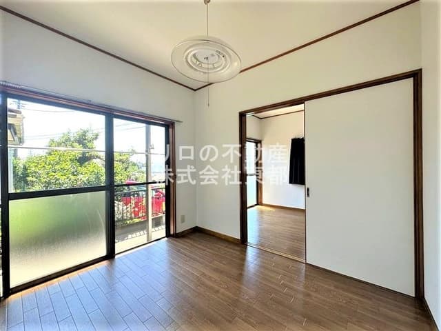 Room image 16