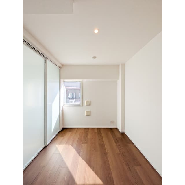 Room image 15