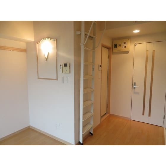 Room image 8