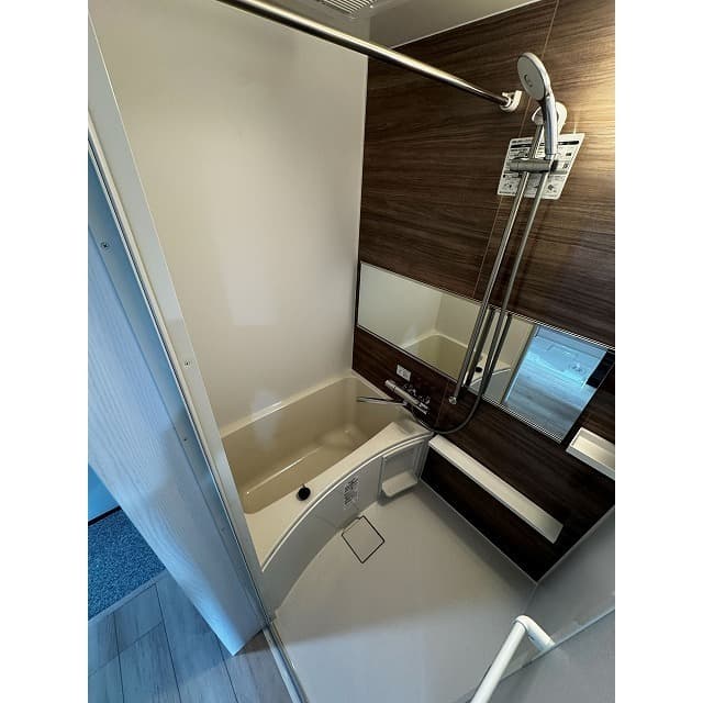 Room image 15