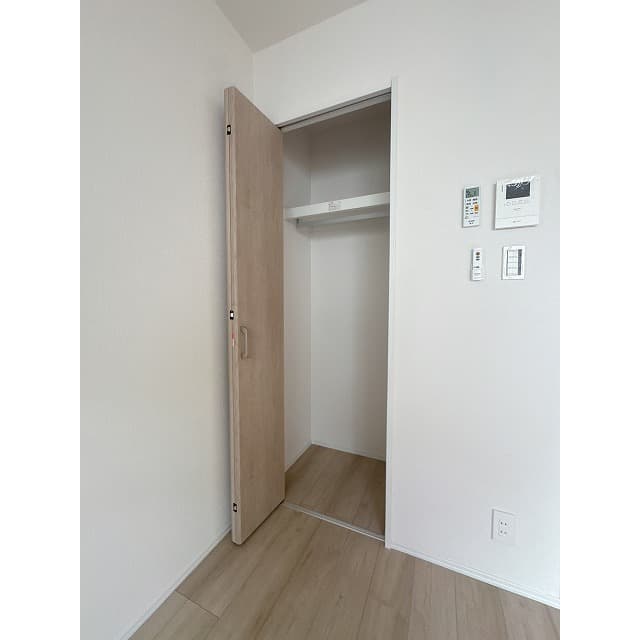 Room image 14