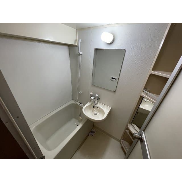Room image 12