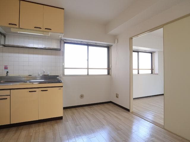 Room image 15