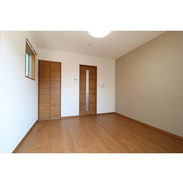 Room image 15