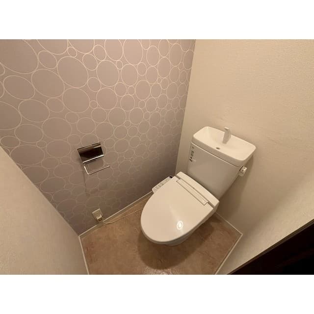 Room image 8