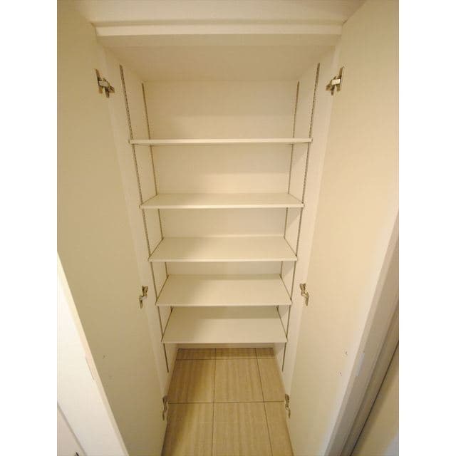 Room image 12