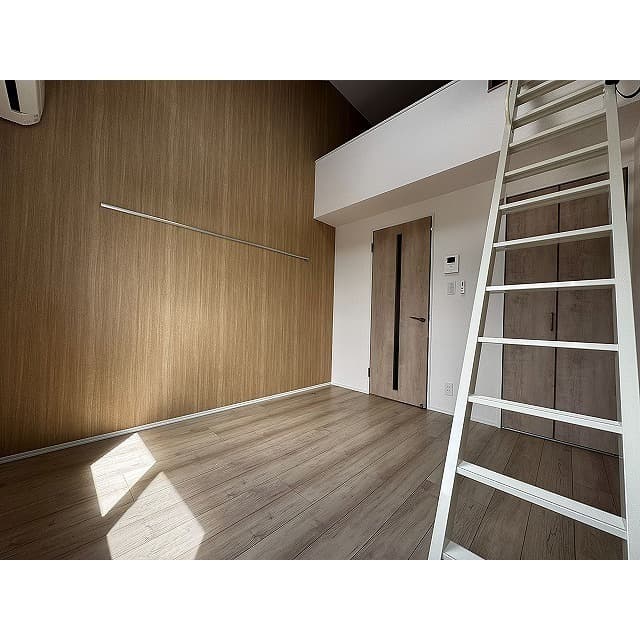 Room image 8