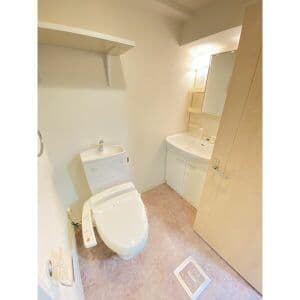 Room image 16