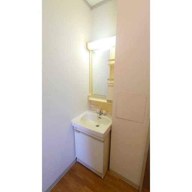 Room image 16