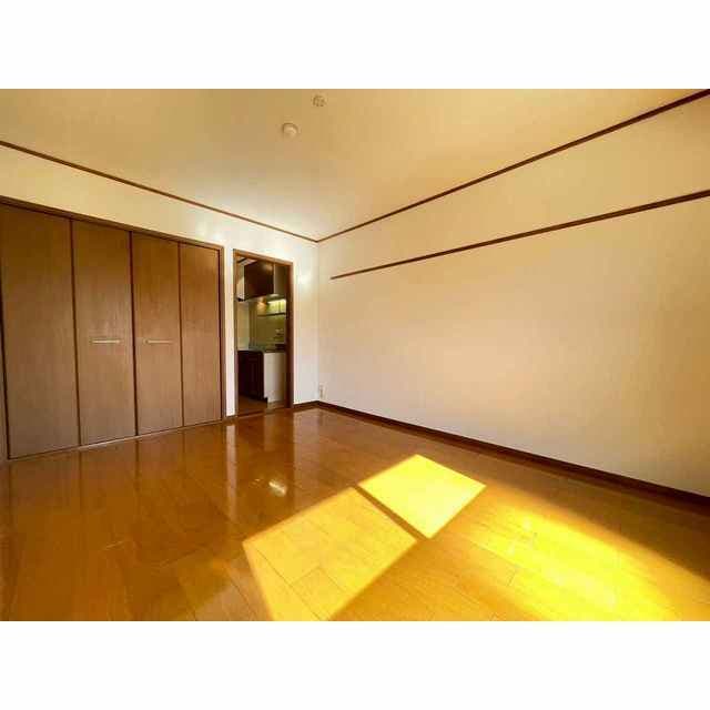 Room image 14